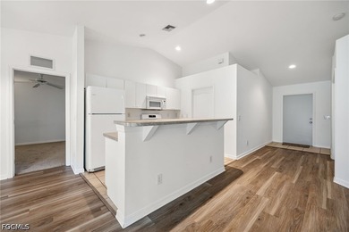 Welcome home to this beautifully maintained 3-bedroom + den - photo 17