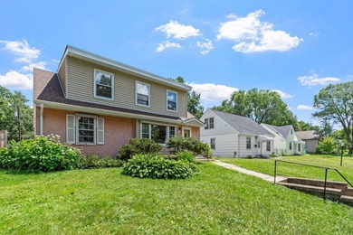 Charming Southwest full-dormer bungalow in the heart of - photo 2