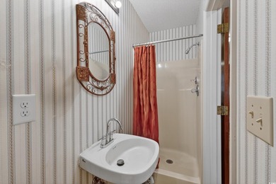 Discover easy, low-maintenance living in the desirable Baytree - photo 26