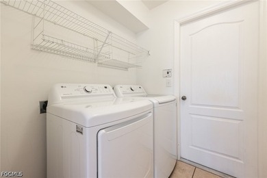 Welcome home to this beautifully maintained 3-bedroom + den - photo 33
