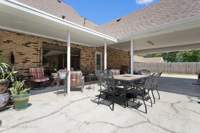 Welcome to 918 N Country Club Lane - a beautifully maintained - photo 36