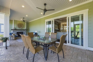 Stunning, free-flowing open-concept residence offering refined - photo 44