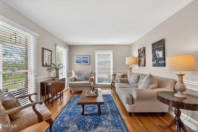 This elegant traditional brick home offers 4 bedrooms and 3.5 - photo 5