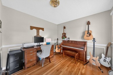 This elegant traditional brick home offers 4 bedrooms and 3.5 - photo 8