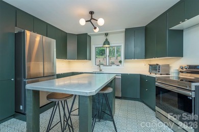 Welcome to this exceptional 5-bedroom, 4-bathroom home located - photo 12
