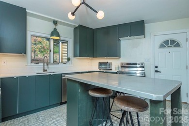 Welcome to this exceptional 5-bedroom, 4-bathroom home located - photo 13