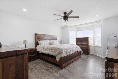Welcome to luxury living in the highly sought-after Woodbridge - photo 19