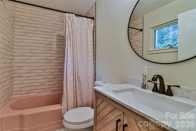 Welcome to this exceptional 5-bedroom, 4-bathroom home located - photo 19