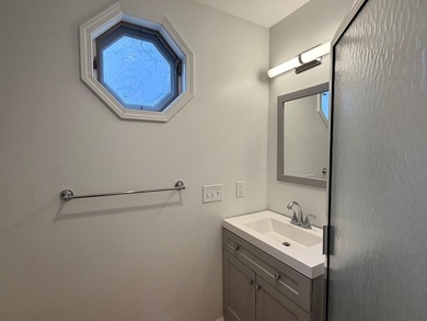 Beautifully remodeled Mackinaw City home just a short walk to - photo 19