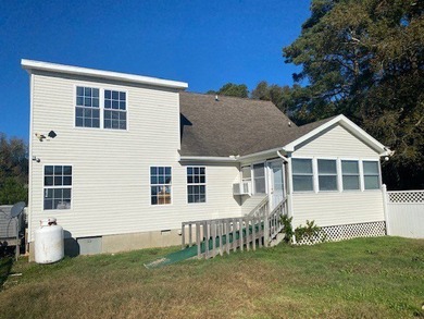 Beautiful four bedroom home in Captain's Cove Golf & Yacht Club - photo 22