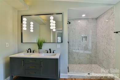 Welcome to this exceptional 5-bedroom, 4-bathroom home located - photo 23