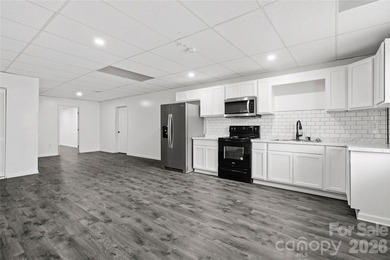 Welcome to luxury living in the highly sought-after Woodbridge - photo 25