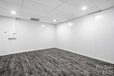 Welcome to luxury living in the highly sought-after Woodbridge - photo 29