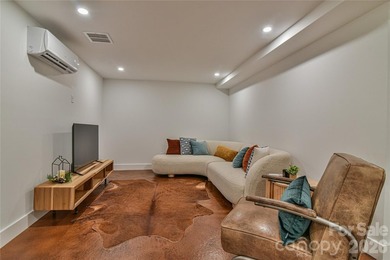 Welcome to this exceptional 5-bedroom, 4-bathroom home located - photo 29