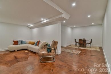 Welcome to this exceptional 5-bedroom, 4-bathroom home located - photo 30