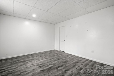 Welcome to luxury living in the highly sought-after Woodbridge - photo 31