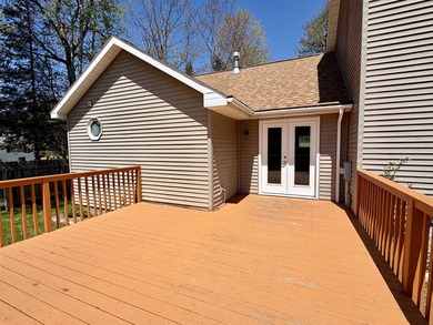Beautifully remodeled Mackinaw City home just a short walk to - photo 31