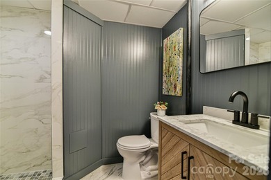 Welcome to this exceptional 5-bedroom, 4-bathroom home located - photo 32