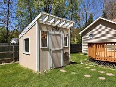 Beautifully remodeled Mackinaw City home just a short walk to - photo 32
