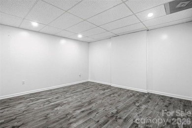 Welcome to luxury living in the highly sought-after Woodbridge - photo 33
