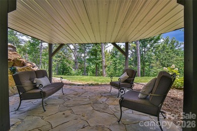 Welcome to this exceptional 5-bedroom, 4-bathroom home located - photo 36