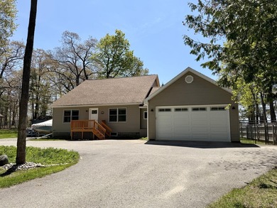 Beautifully remodeled Mackinaw City home just a short walk to - photo 45