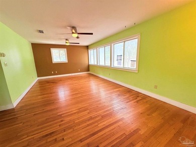 Welcome to this beautifully maintained brick home offering - photo 2