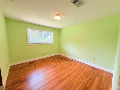 Welcome to this beautifully maintained brick home offering - photo 8