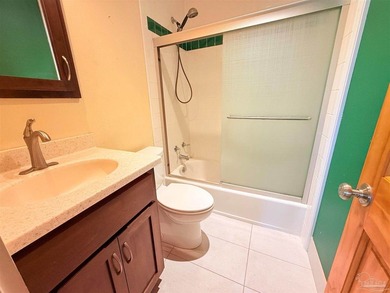 Welcome to this beautifully maintained brick home offering - photo 10