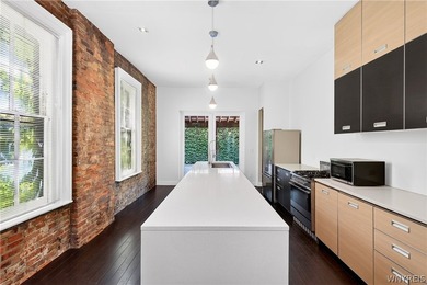 Welcome to 16 Allen St, where 19th-century architecture meets - photo 8