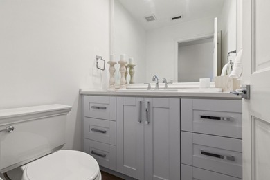 Fully upgraded 4BR/3.5BA pool home within prestigious Palm Beach - photo 18