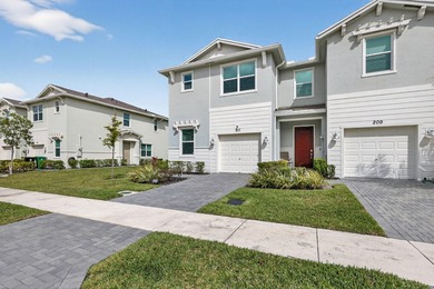 GORGEOUS CORNER UNIT W/ OPEN FLOOR PLAN & PLENTY OF WINDOWS - photo 19