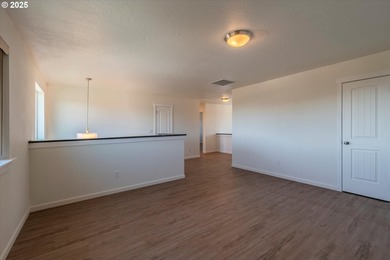 Immaculate Coastal Home on Vesta Street, Bandon, Oregon2,600+ Sq - photo 33