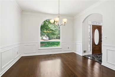 Enjoy stunning golf course views from this spacious home in the - photo 6