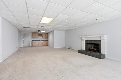 Enjoy stunning golf course views from this spacious home in the - photo 9