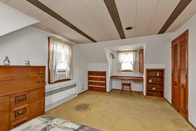 Unlock the potential of this solid 4-bedroom, 2-bathroom Cape! - photo 11