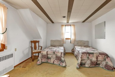 Unlock the potential of this solid 4-bedroom, 2-bathroom Cape! - photo 12