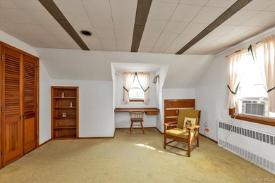 Unlock the potential of this solid 4-bedroom, 2-bathroom Cape! - photo 13