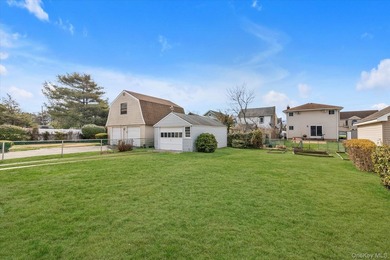Unlock the potential of this solid 4-bedroom, 2-bathroom Cape! - photo 16