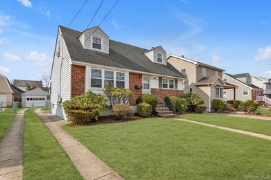 Unlock the potential of this solid 4-bedroom, 2-bathroom Cape! - photo 18