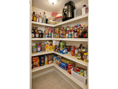 Welcome home to this beautifully maintained 3-bedroom, 2-bath - photo 12