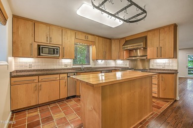 Just like the name of the road: Hideaway is the perfect private - photo 10