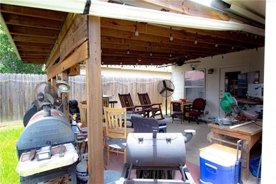Welcome home to this beautifully maintained 3-bedroom, 2-bath - photo 27