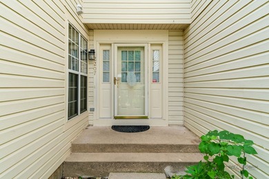 Welcome to one of the finest townhomes in the Schaumburg/Hoffman - photo 2