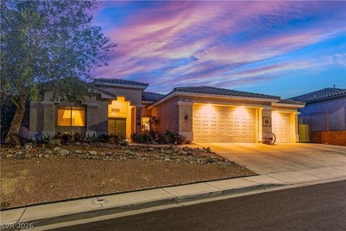 Discover the epitome of desert oasis living in this stunning 3 - photo 1