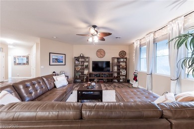 Discover the epitome of desert oasis living in this stunning 3 - photo 9