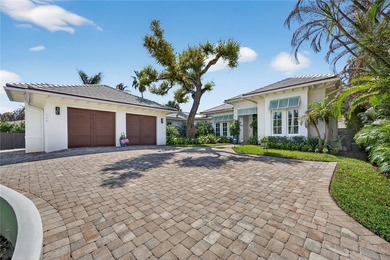 Elegant central beach compound in Vero Beach on a rare half-acre - photo 3