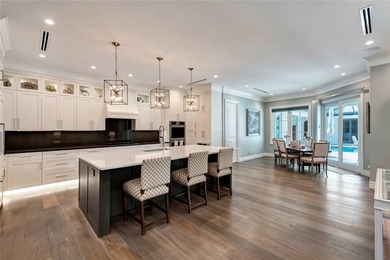 Elegant central beach compound in Vero Beach on a rare half-acre - photo 7
