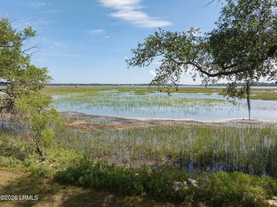 Desirable one-level condo on Lady's Island offering captivating - photo 4