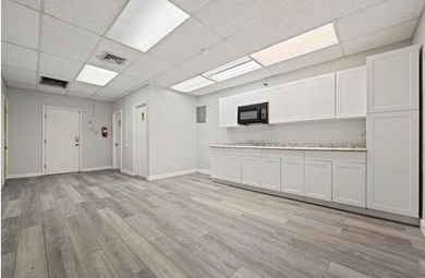 Versatile property with endless potential! Well maintained - photo 8